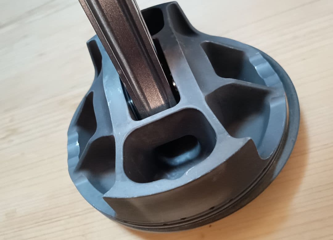 【超貴重品】 フェラーリ F1 2001 Tipo50 ピストン&コンロッド