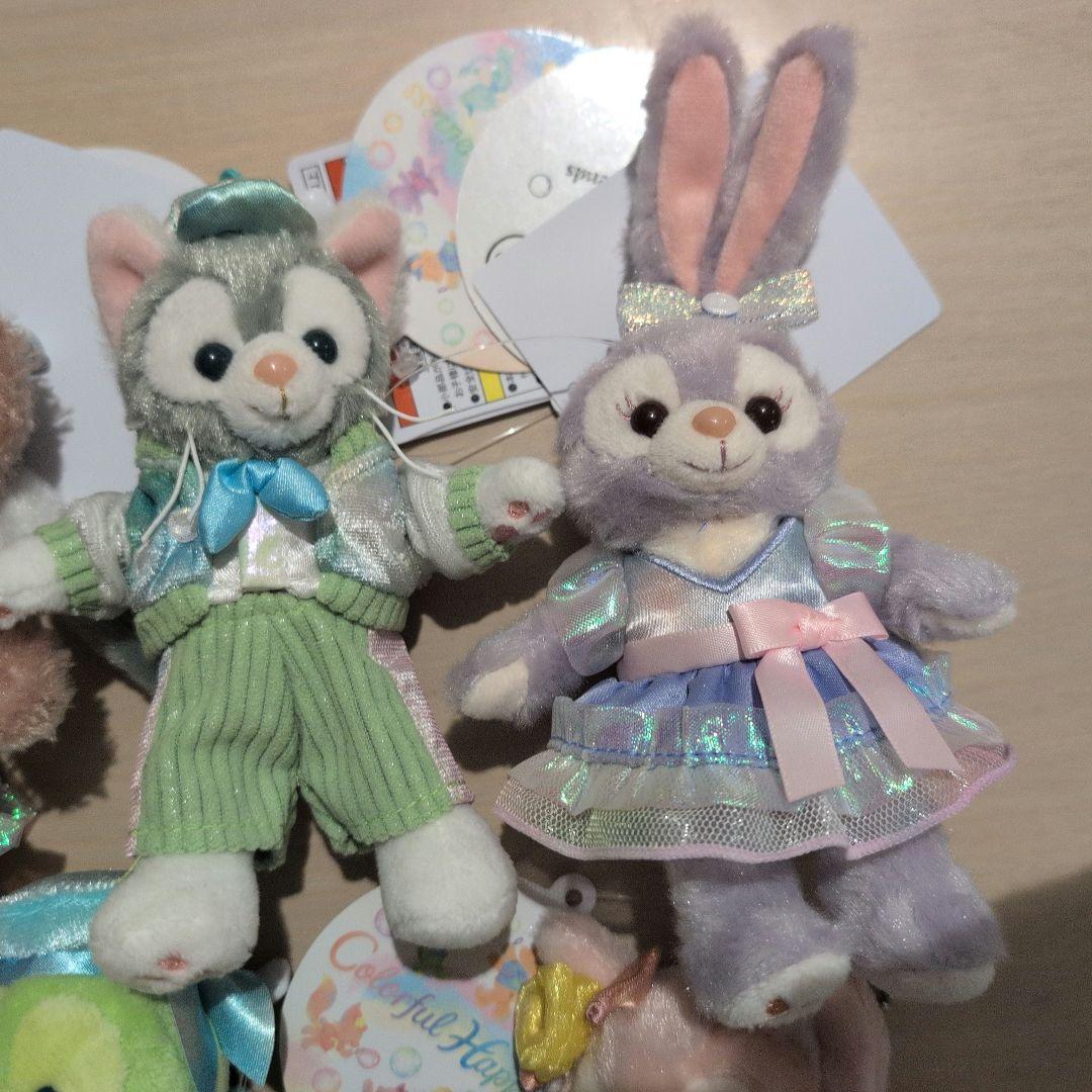 新品　ダッフィー & フレンズ ぬいぐるみバッジ　カラフルハピネス　２０周年