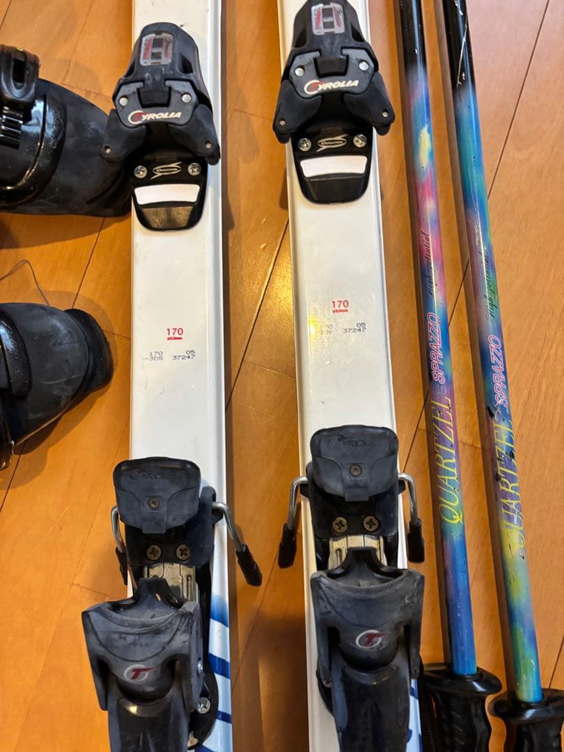 KAZAMA Winterhighのスキー板、ブーツ、ストックの3点セット