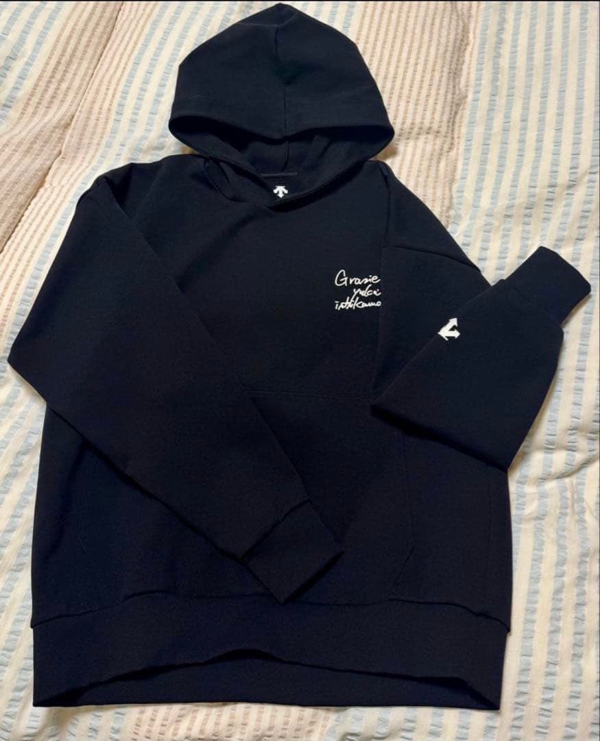 デサント石川祐希コラボ　パーカー