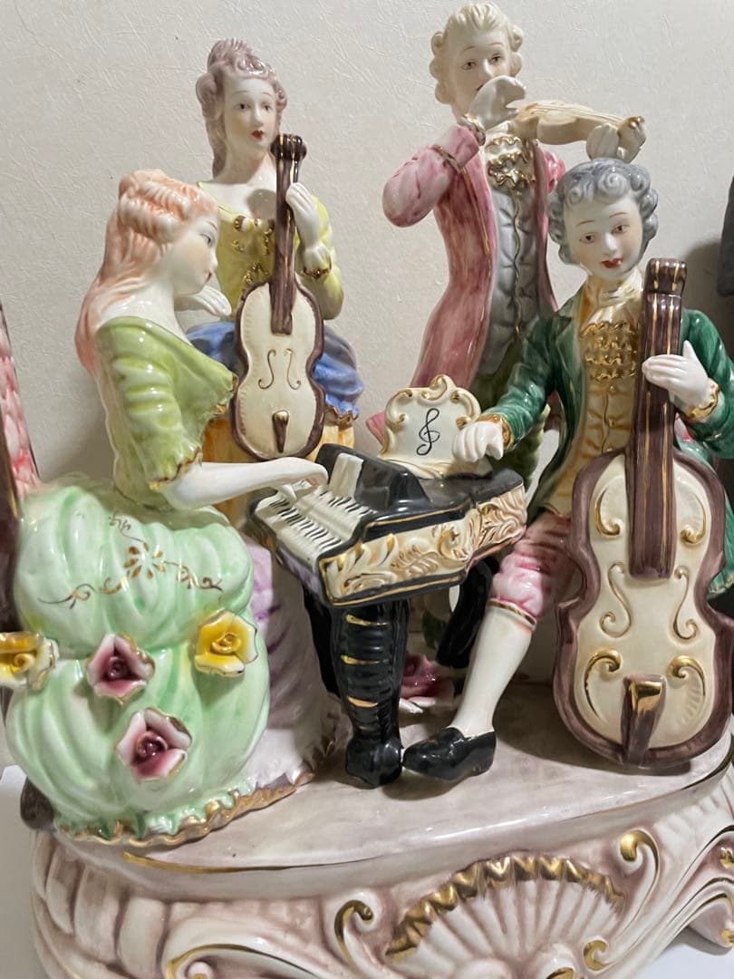 インテリア置物　陶器人形　カポティモンテ製 全長約40センチ