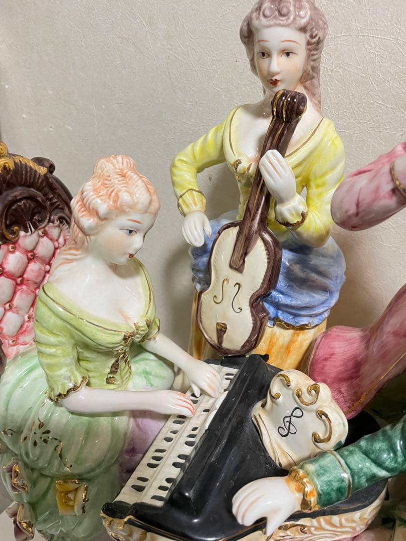 インテリア置物　陶器人形　カポティモンテ製 全長約40センチ