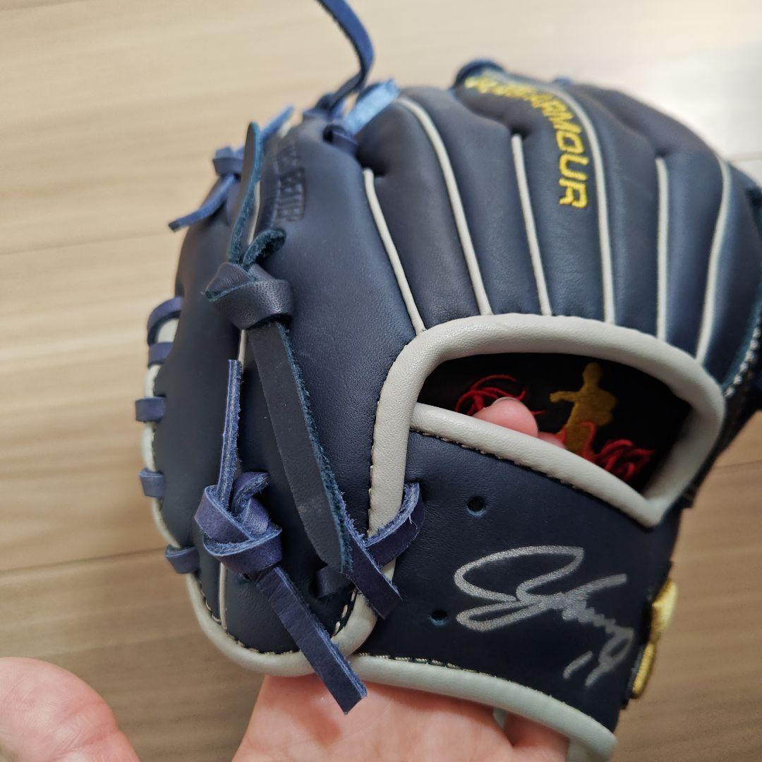 ひろき 山崎康晃Under Armour 野球グローブ ネイビー
