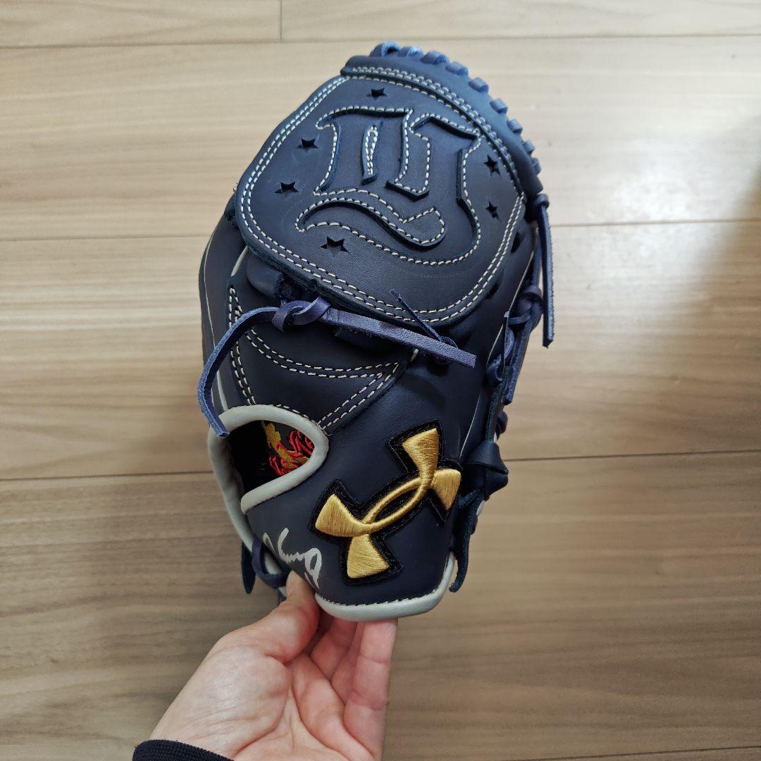 ひろき 山崎康晃Under Armour 野球グローブ ネイビー