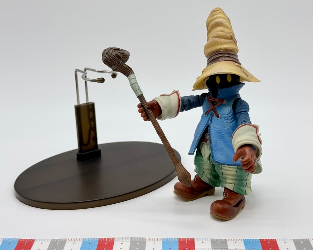 ファイナルファンタジー IX プレイアーツ ビビ ノンスケール可動フィギュア