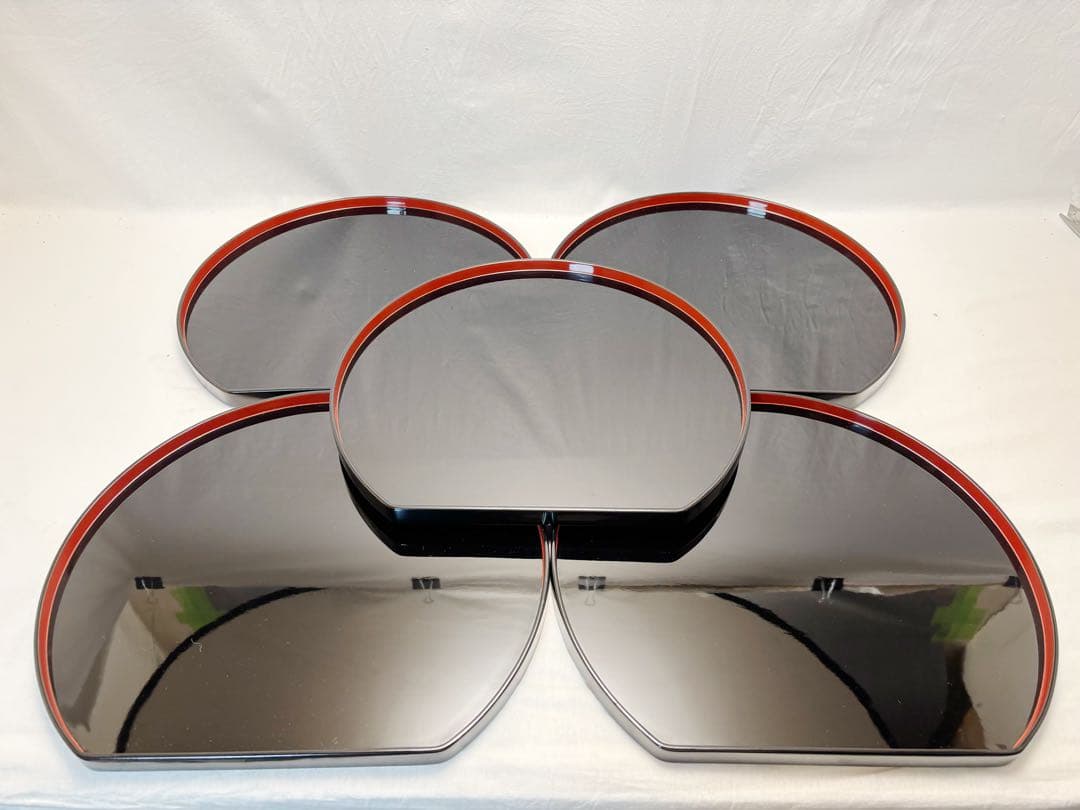 未使用 懐石道具 輪島塗 木製黒真塗 胴張膳 内縁朱塗 半月膳5客揃 会席膳共箱