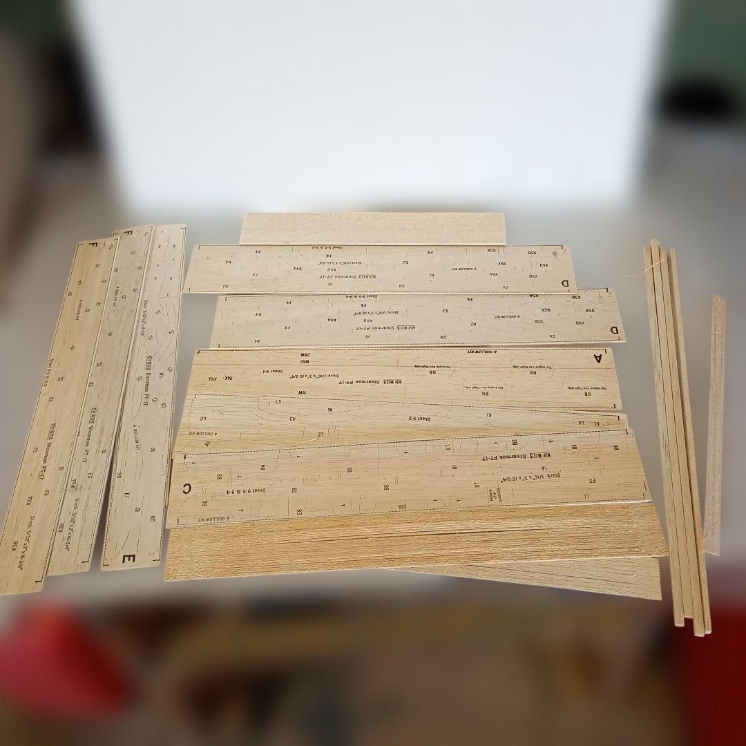 Guillow社　ステーマンPT-17 バルサ材ゴム飛行機　未使用品