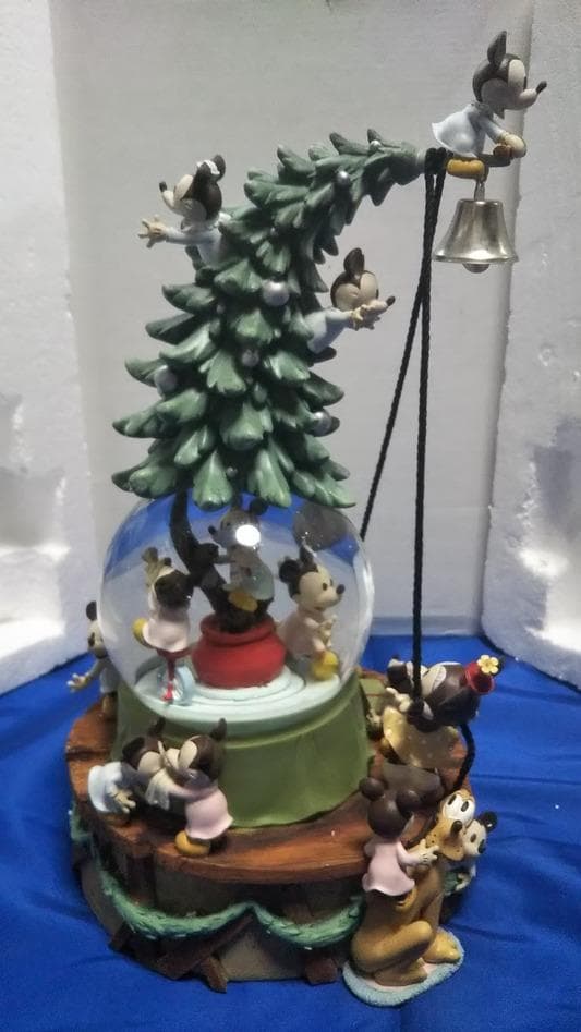 ディズニー Seasons Greeting スノーグローブ