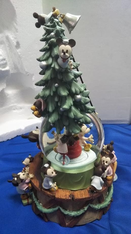 ディズニー Seasons Greeting スノーグローブ