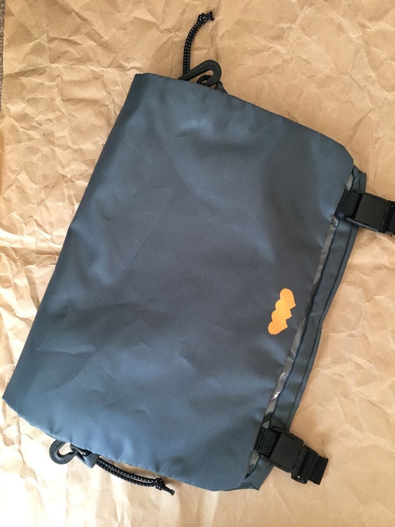 米津玄師　あっかんべポーチ　ショルダーバッグ