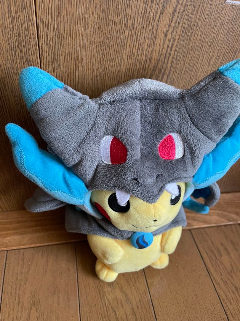 ポンチョを着たピカチュウ　メガリザードンX ポケモンセンター
