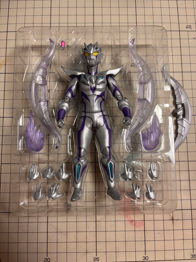 【開封品】フィギュアーツ　ウルトラマンゼロビヨンド　旧版　輸送箱伝票無　おまけ付