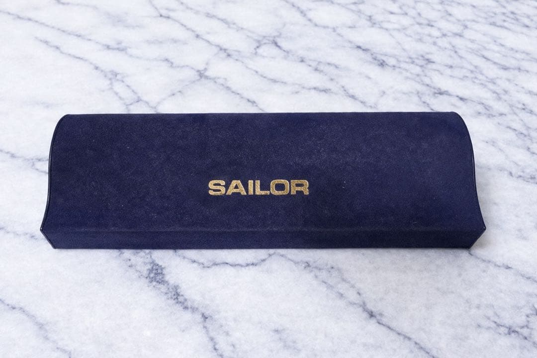 お*ん様 セーラー万年筆 プロフィットシリーズブラックゴールド14Kペン先　ヴィ