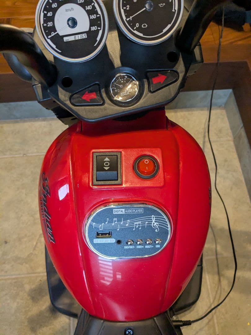 乗用玩具 乗用ラジコン トヨタ ハイラックス 　※シャンク品　手渡し取引き