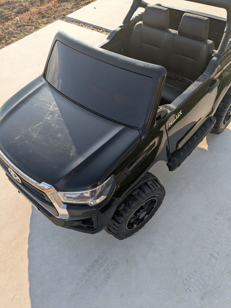 乗用玩具 乗用ラジコン トヨタ ハイラックス 　※シャンク品　手渡し取引き