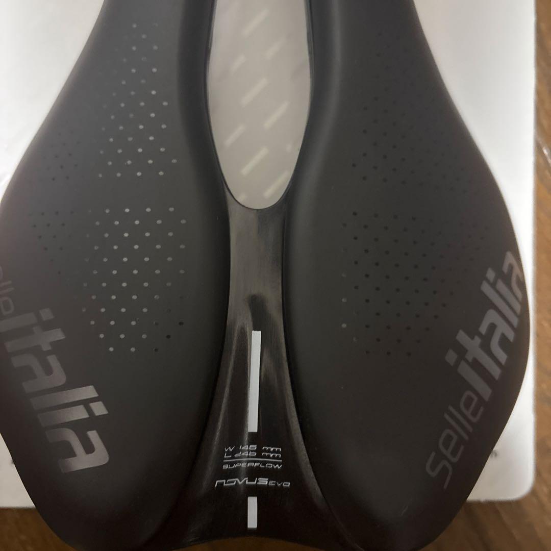 NOVUS BOOST EVO TM SUPERFLOW サドル