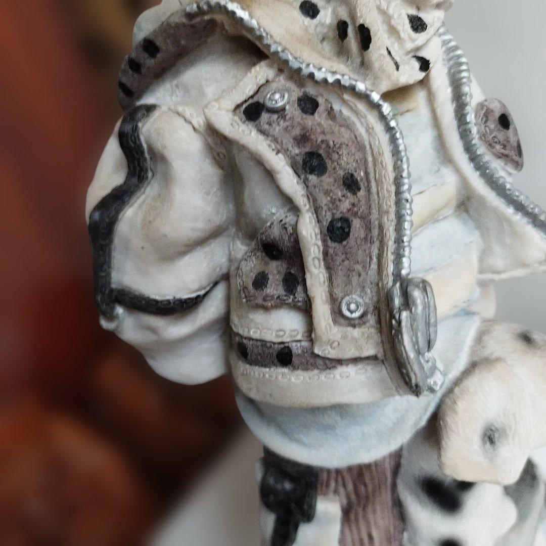 犬お散歩する少年。