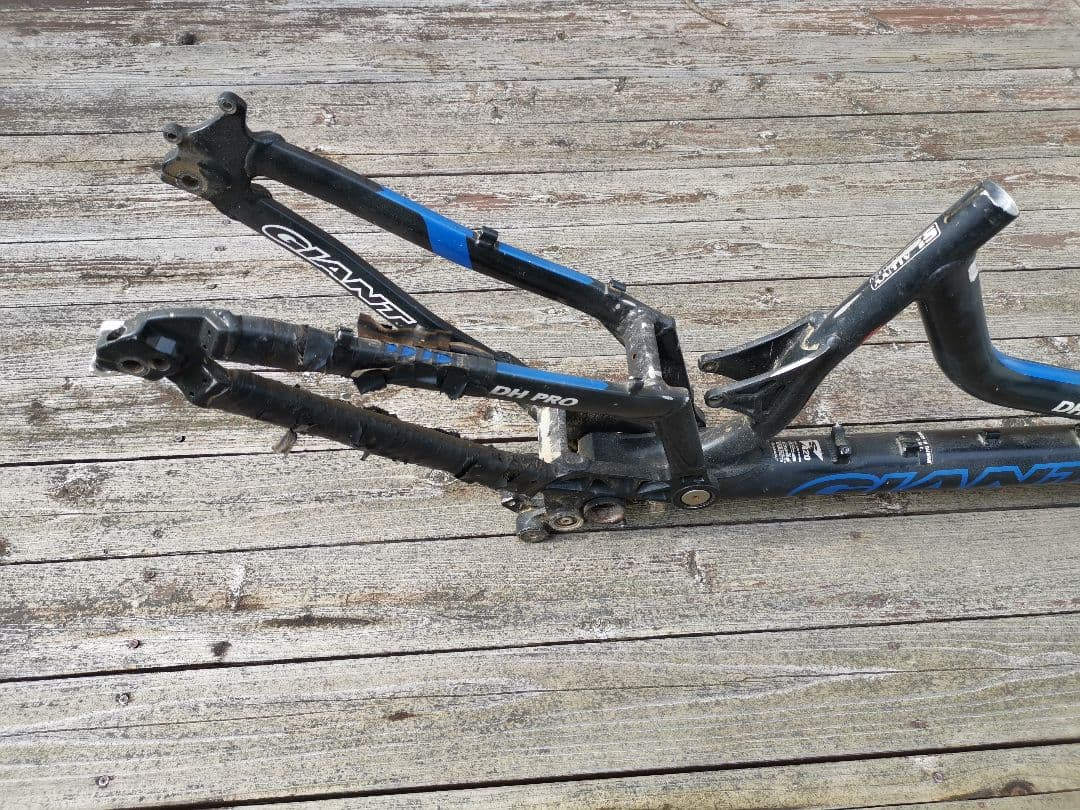 早い者勝ち！ダウンヒルGIANT 中古 年代不明 フレームのみ