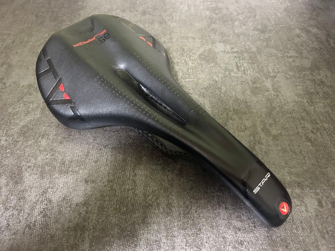 Astute Pilarga カーボンレールサドル！