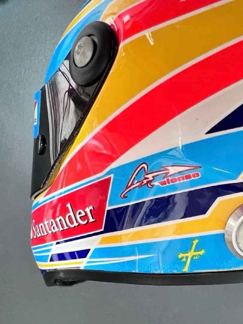 F1 Ferrari フェルナンドアロンソ1/2ヘルメット。