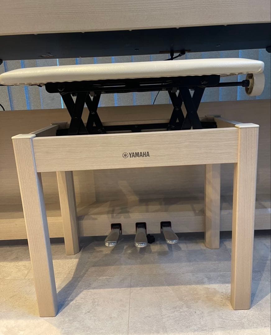 デジタルピアノ 88鍵 ベージュ 椅子付き（2019年製）