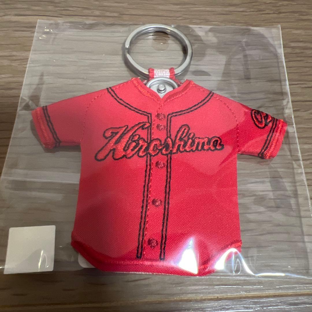 カープ 島内颯太郎100ホールドユニフォームキーホルダー