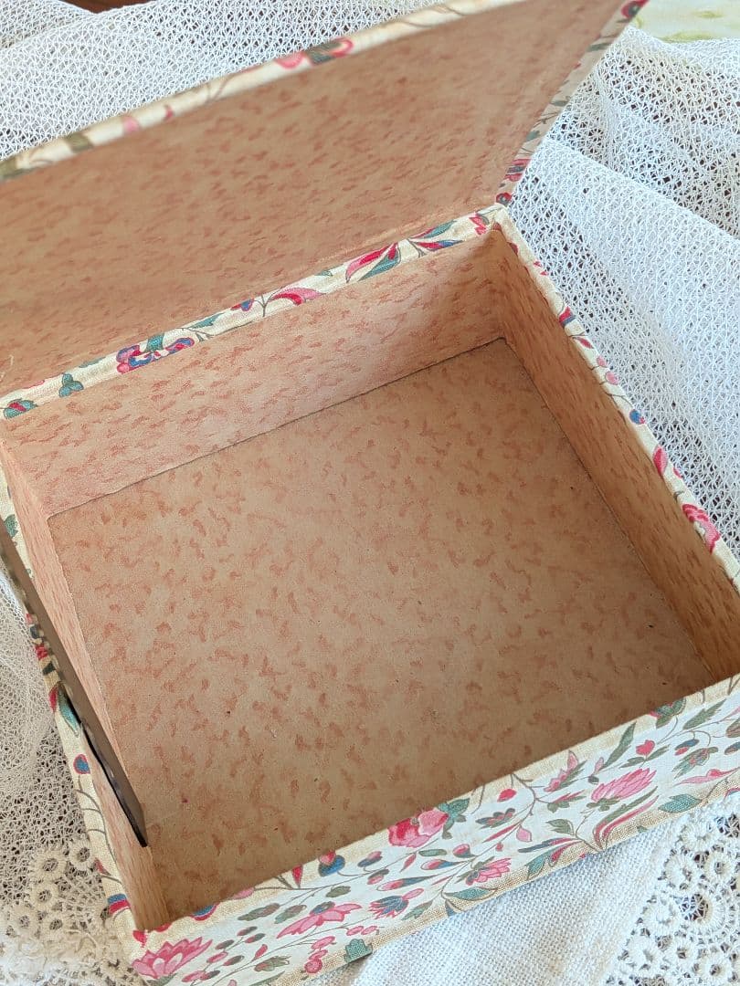 カルトナージュBOXに布花ぎっしりセット フランス製アンティーク