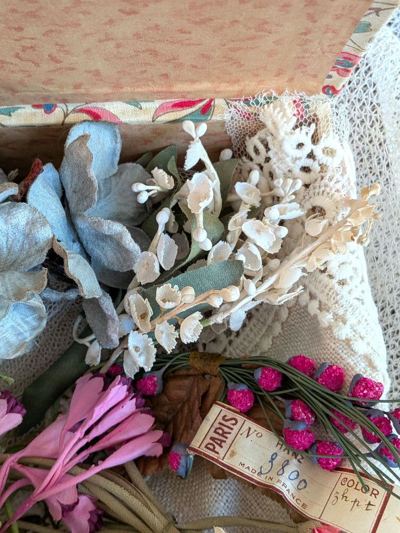 カルトナージュBOXに布花ぎっしりセット フランス製アンティーク