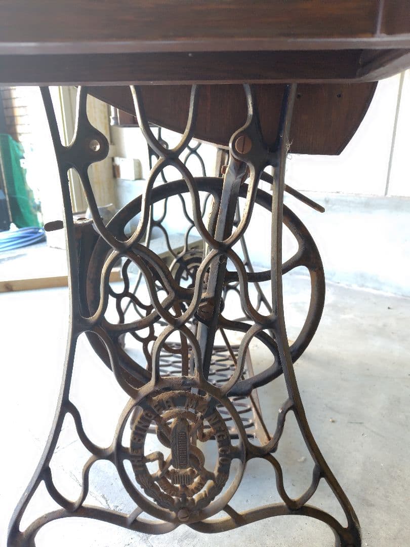 アンティークミシン脚テーブル　SINGER 足踏みミシン　網目　鉄脚