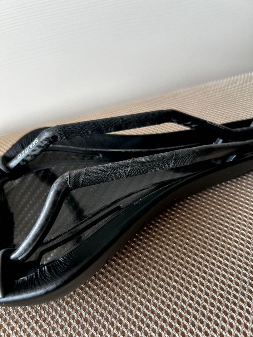 Fizik ARIONE R1フィジーク カーボンレール サドル チェレステ