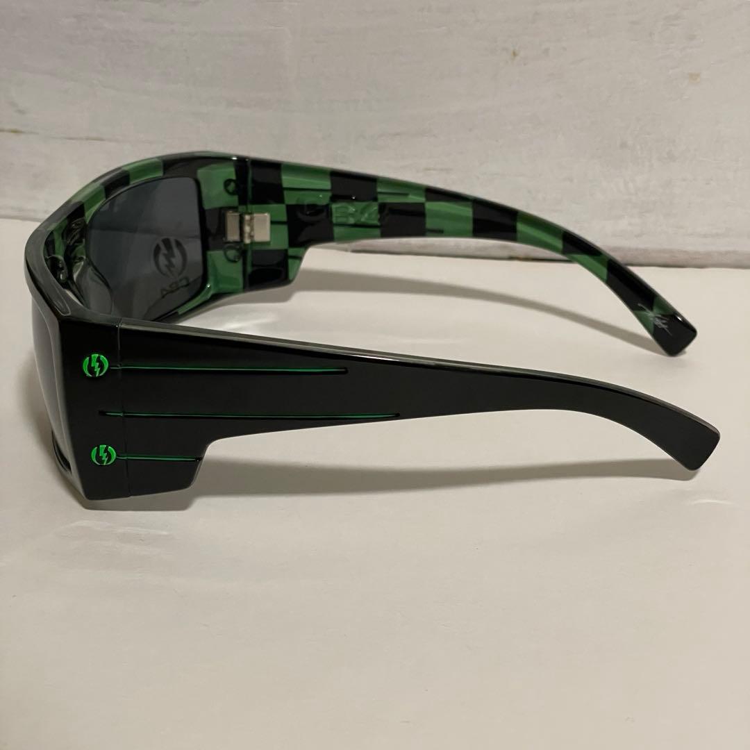 ELECTRIC CB4 サングラス　ブラック＆グリーンモデル　廃盤モデル