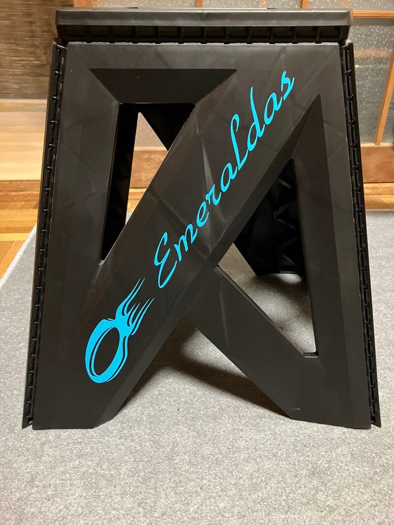 Emeraldas 折りたたみ式チェア ブラック