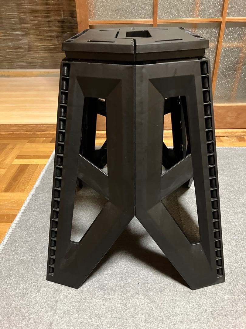 Emeraldas 折りたたみ式チェア ブラック