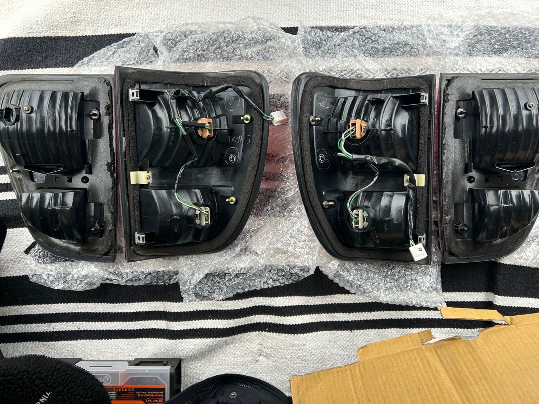 ランクルシグナス　中期　純正テールランプ