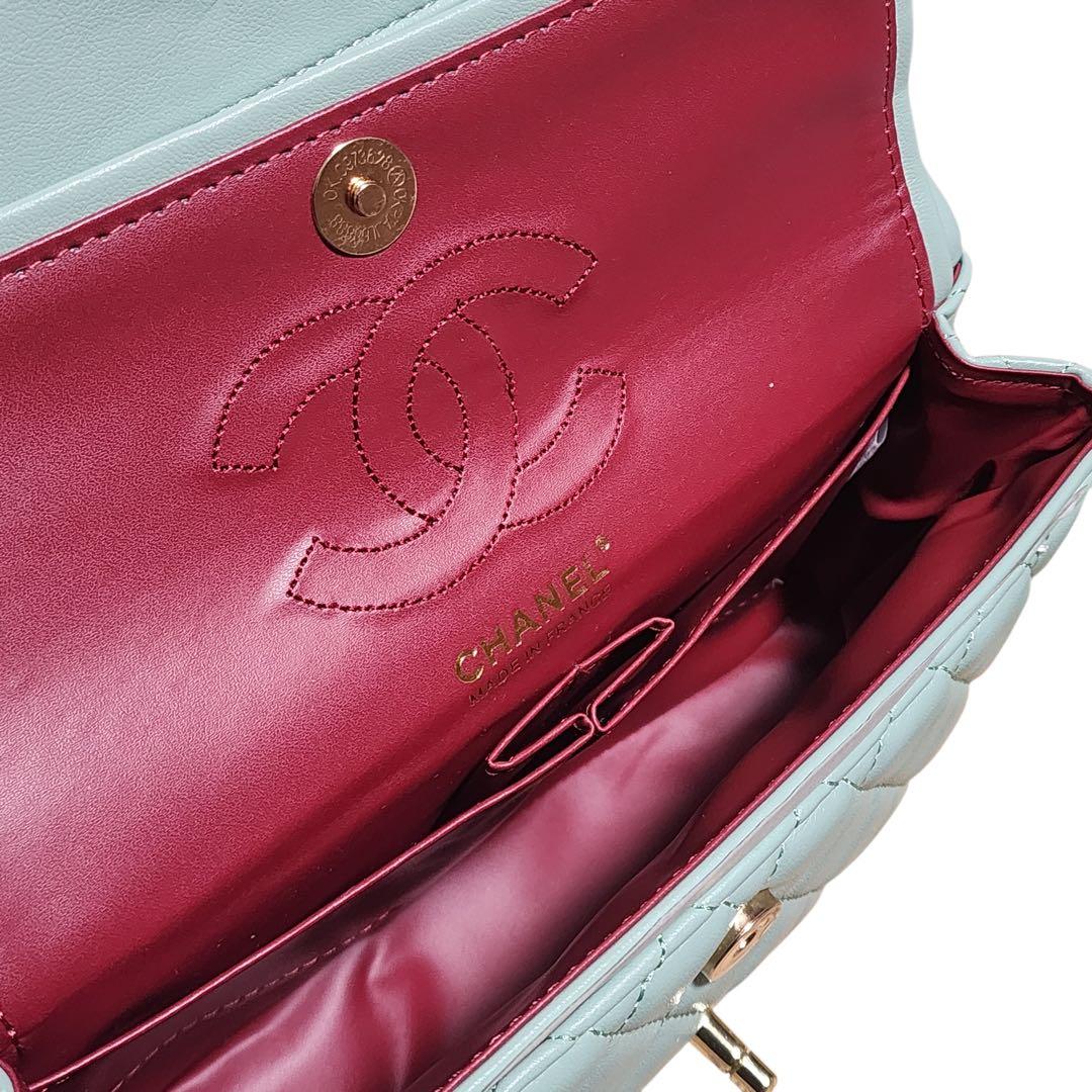 シャネル　ショルダーバッグ　キルティング　ゴールドチェーン　ノベルティ