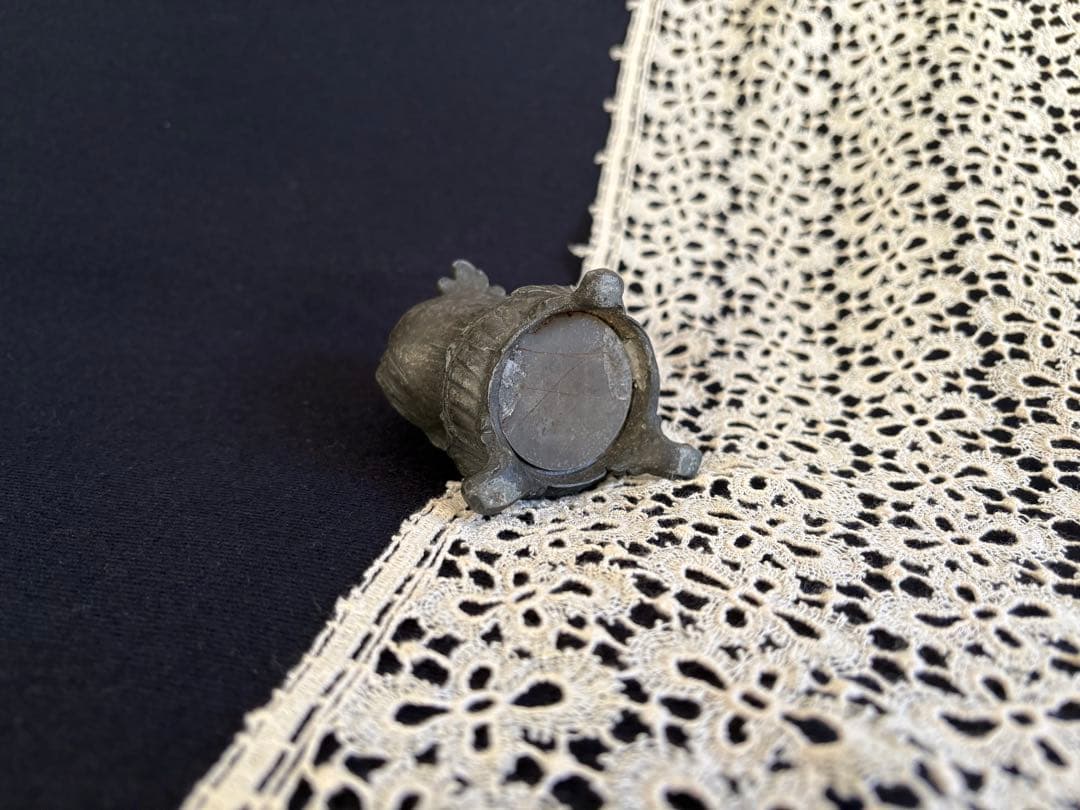 エタン ロカイユ装飾 猫脚 小さな花瓶 インク入れ フランス アンティーク