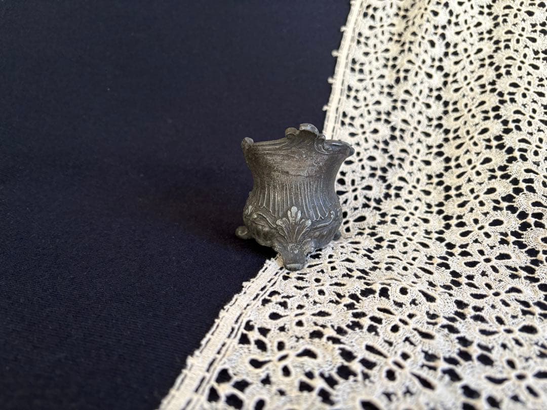 エタン ロカイユ装飾 猫脚 小さな花瓶 インク入れ フランス アンティーク