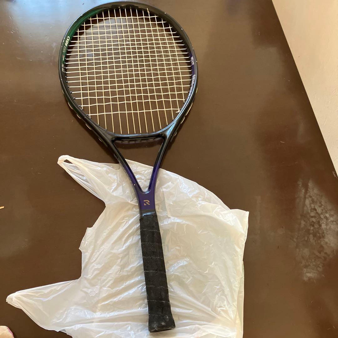 テニスラケット 黒と紫