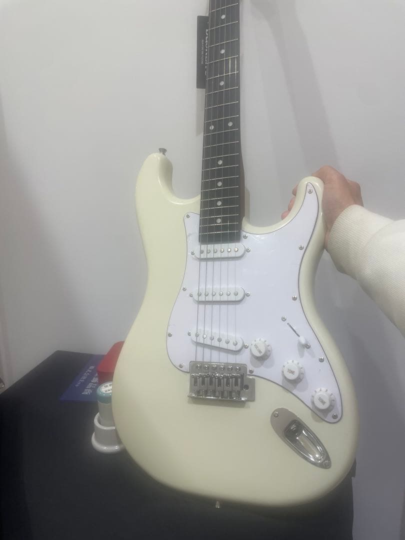 新品未使用BUSKER'S エレキギター ホワイト ストラトキャスタータイプ