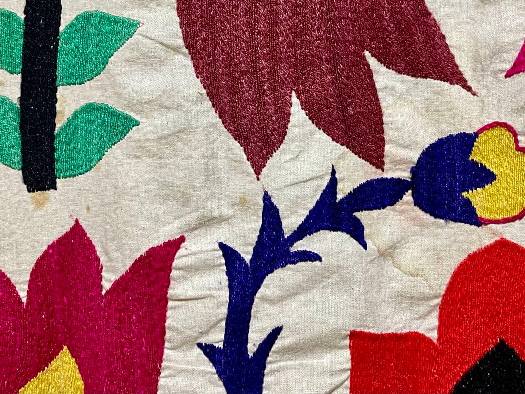 ウズベキスタン スザニ 刺繍 ビンテージ suzani 古布 壁掛け