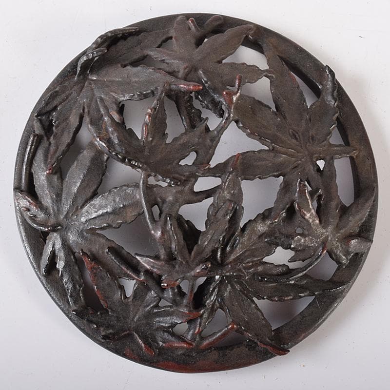 龍ちゃん　古銅　紅葉透かし　三つ足香炉　在銘　約537g　D　R8374