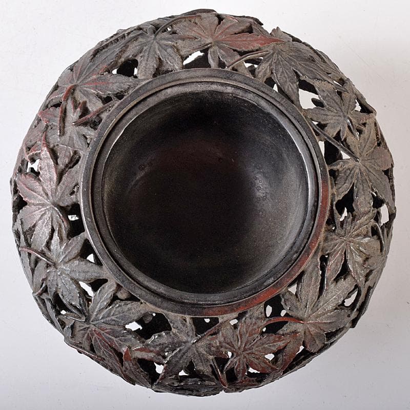 龍ちゃん　古銅　紅葉透かし　三つ足香炉　在銘　約537g　D　R8374