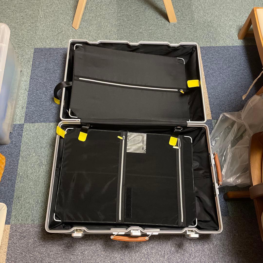 シルバーアルミニウムキャリーケース