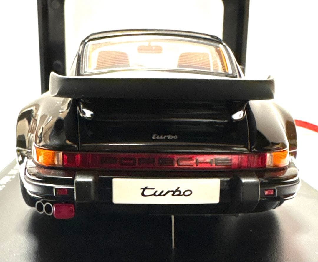 オートアートポルシェ911 ターボ 3.3 (930)AUTO art 1/18