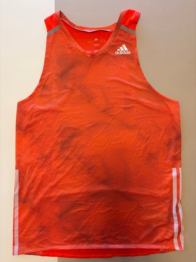 adidas オレンジタンクトップと黒ショーツセット　ランシャツランパンセット