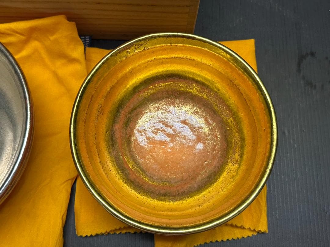 未使用品 嶋台茶碗 松楽作 金色 銀色 茶碗2個 楽焼き 楽茶碗 共布 共箱入り