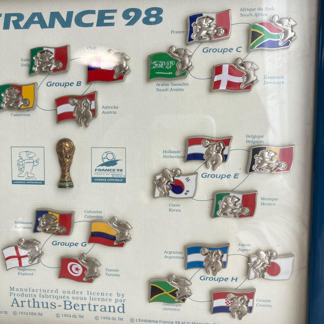 フランスワールドカップサッカー'98 32ヵ国 ピンバッジ 額入り