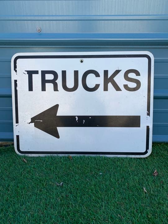 TRUCKS ロードサイン 輸入品 希少 レア ガレージ