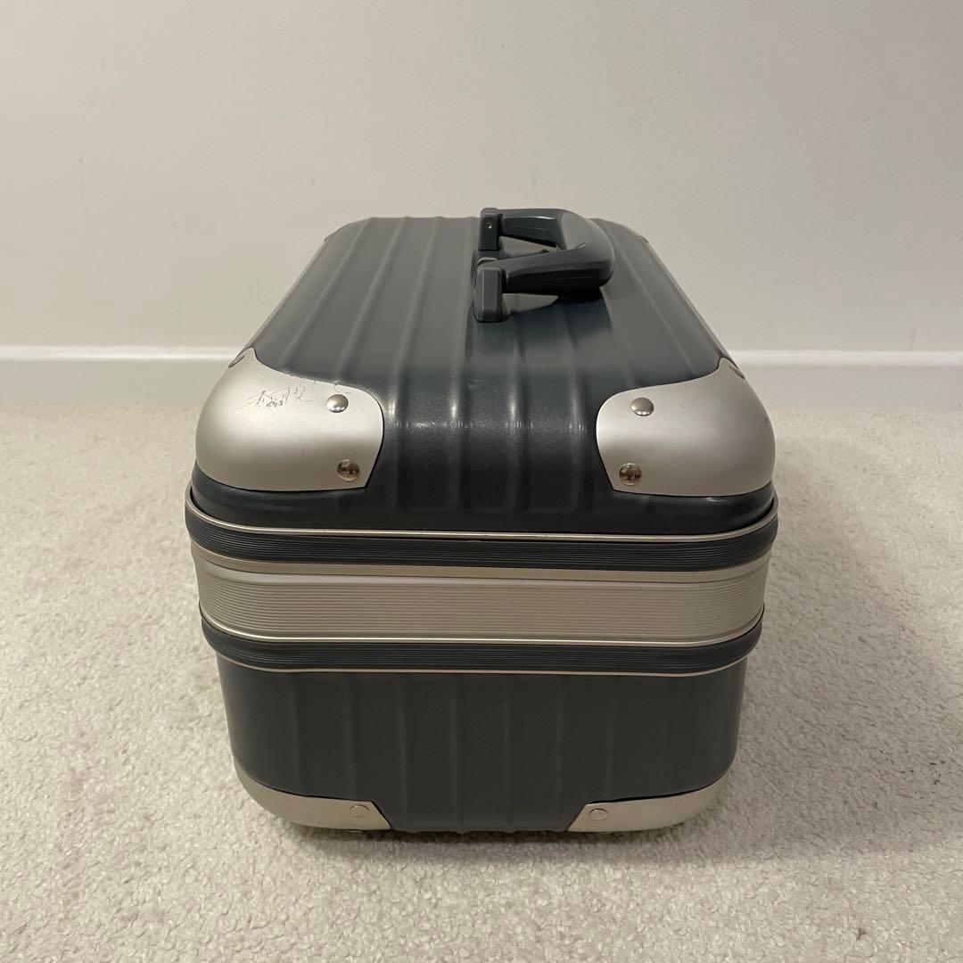 【美品】RIMOWA Limbo ビューティーケース 18L マットグレー 鍵付