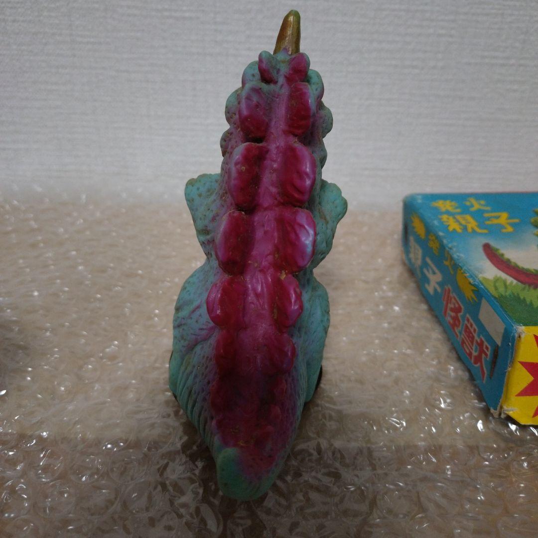 怪獣フィギュア 青とピンクのグラデーション